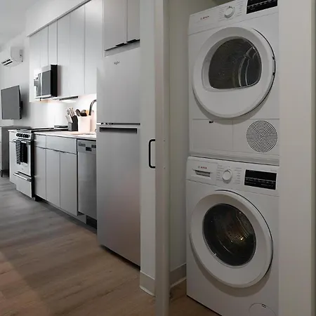 Landing Spectacular In Lincoln Park Apartment *