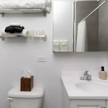 Flexhome Ukrainian Village • 2br • Convenient Walkability - Sleeps 6 Apartment