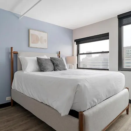 Landing Spectacular 2Bd Rooftop Lounge Apartment *