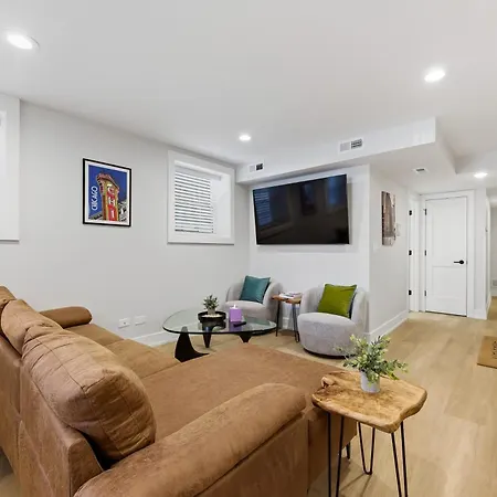 Newly Renovated 3br 2ba In Heart Of Andersonville Apartment *