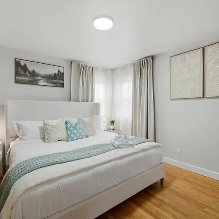 3br Near O'hare • Office • Coffee Bar • Sleeps 9 Apartment Chicago