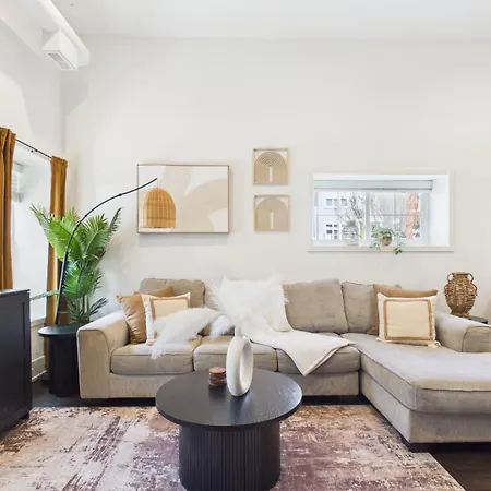 Bright & Spacious Boho Oasis A Warm Retreat