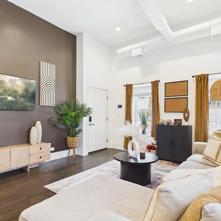Bright & Spacious Boho Oasis A Warm Retreat Apartment *