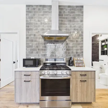 Modern Zen Retreat Mins From Downtown Apartment *