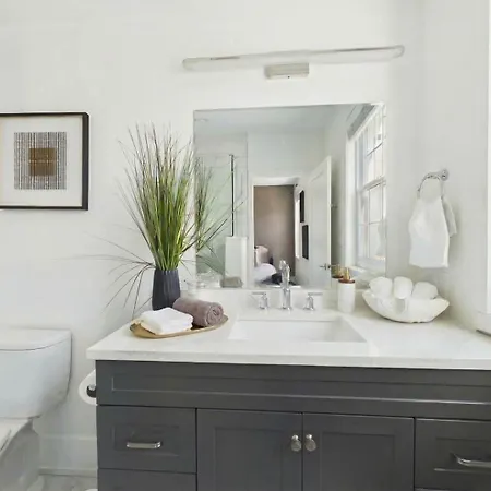 Peaceful Boho Retreat Free Private Parking Apartment Chicago