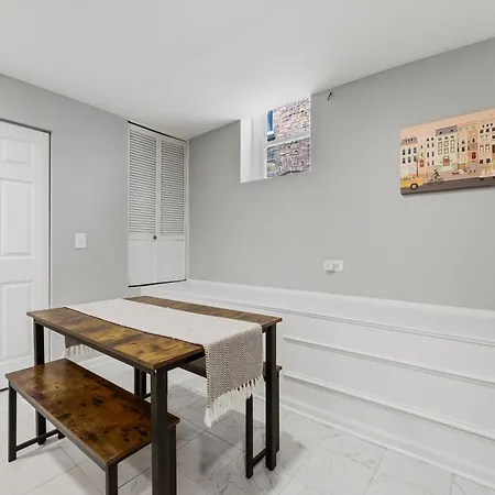 Ukrainian Village 2 Bd 2ba - Steps From Division Apartment Chicago