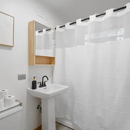 Apartment Stylish 1br,1ba Near In Rogers Park Free Parking Chicago