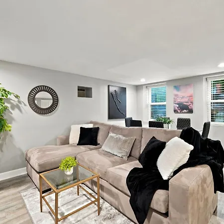 Apartment River West Retreat 2 Bedroom Garden Unit *