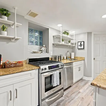 Apartment River West Retreat 2 Bedroom Garden Unit *