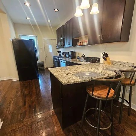 2 Bedroom Unit In Uptown *