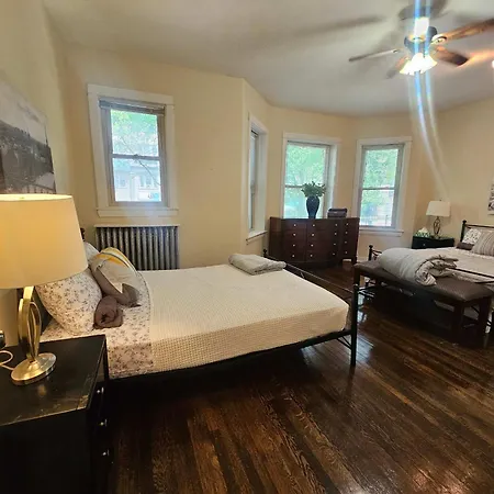 2 Bedroom Unit In Uptown * Chicago