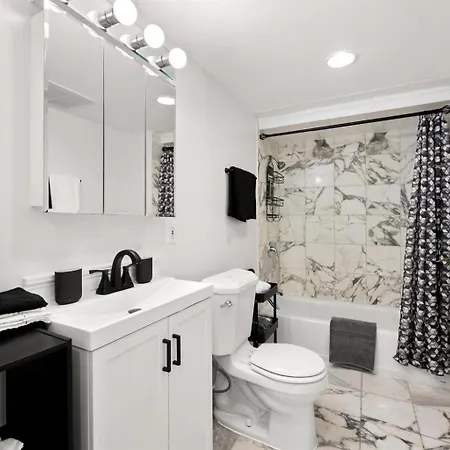 2br Garden In Lakeview Walk To Wrigley *