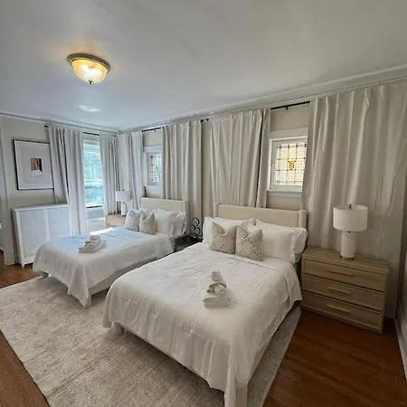 Apartment Walk To The • Private Office • 5br Chicago