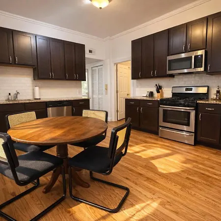 Flexhome Ukrainian Village • 2br • Convenient Walkability - Sleeps 6 *