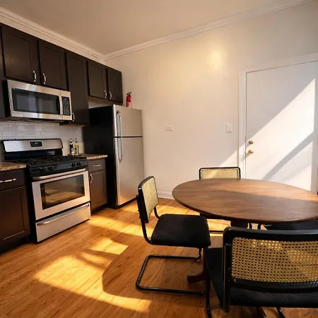 Flexhome Ukrainian Village • 2br • Convenient Walkability - Sleeps 6 Apartment Chicago