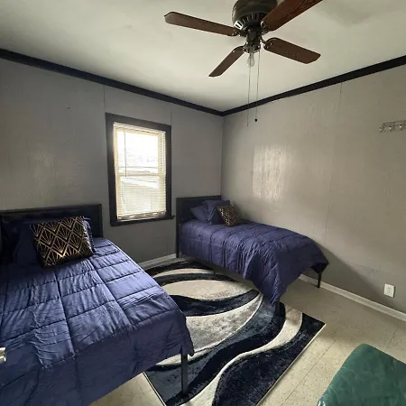 Cozy 3bd - Free Parking & Fast Wifi! Apartment *