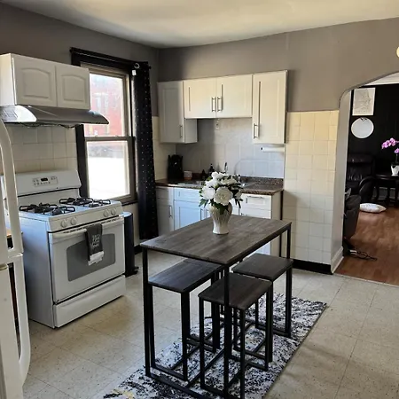 Apartment Cozy 3bd - Free Parking & Fast Wifi! Chicago