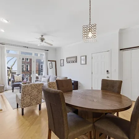 Apartment Heart Of East Village 2-bed 2-bath Peaceful Oasis Chicago