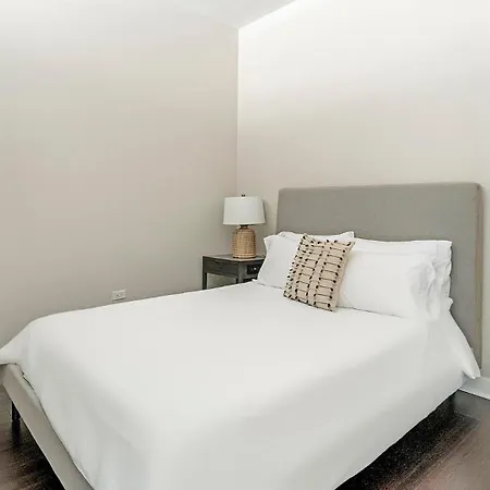 Landing Stylish 2bd Gym Rooftop Lounge