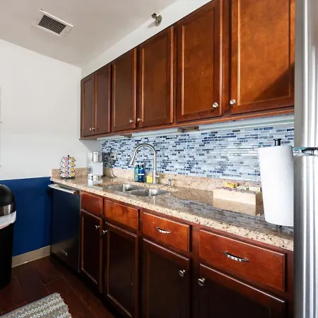Vintage Downtown Penthouse, Gym & Balcony #6 * Chicago