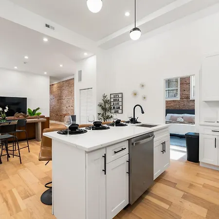 Vibrant West Town Perfect For Families Apartment *