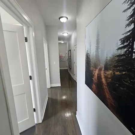 Spacious Modern Pilsen Retreat Sleeps 8 Near Downtown Apartment *