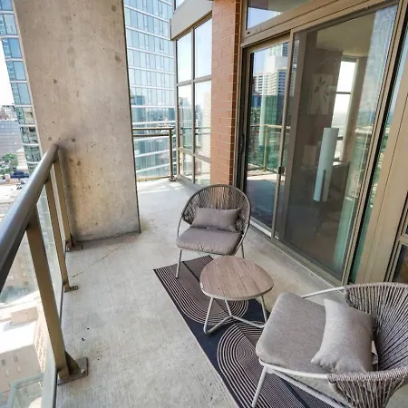 2br Skyline Views - 5 Min Walk To Grant Park Apartment