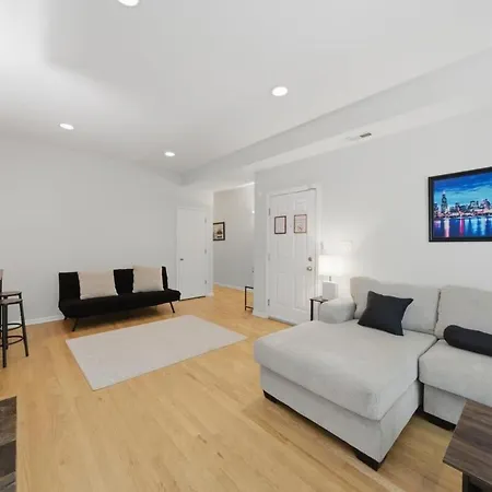 Apartment Closest To The United Center 3 Bedrooms & Futon *