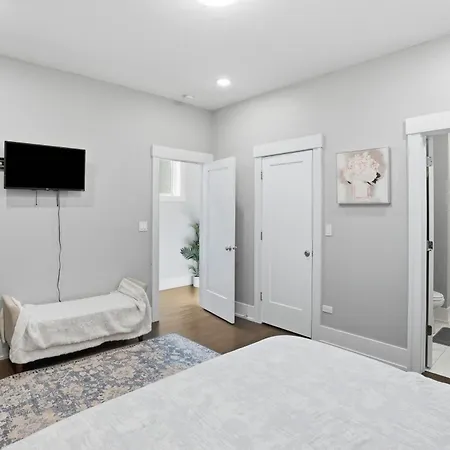 Apartment Elegant Oasis 2 Bed 2 Bath Near Downtown And United Center Chicago