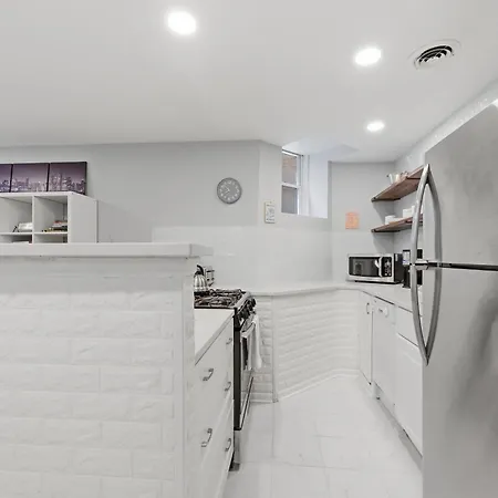 Ukrainian Village 2 Bd 2ba - Steps From Division Apartment *