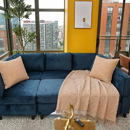 Luxury 21st Floor Skyline Views Near Grant Park Apartment Chicago