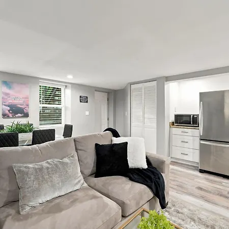 Apartment River West Retreat 2 Bedroom Garden Unit
