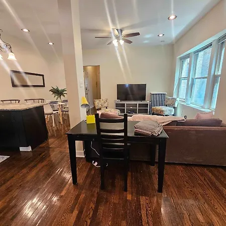 2 Bedroom Unit In Uptown Apartment Chicago