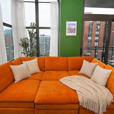 Skyline 2br On 20th Floor Near Grant Park With Paid Parking
