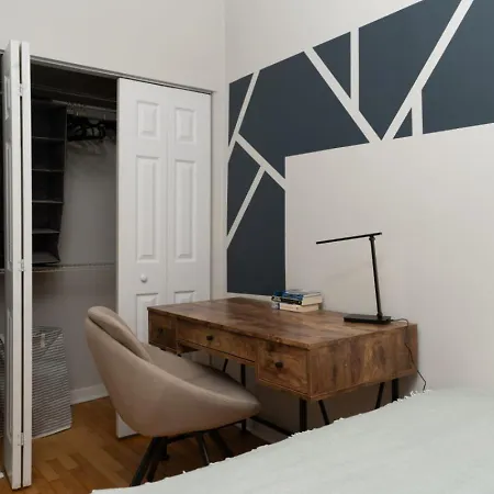 Apartment Flexhome Ukrainian Village • 2br • Convenient Walkability - Sleeps 6