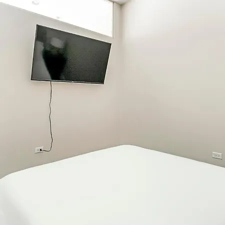 Landing Stylish 2bd Gym Rooftop Lounge Apartment