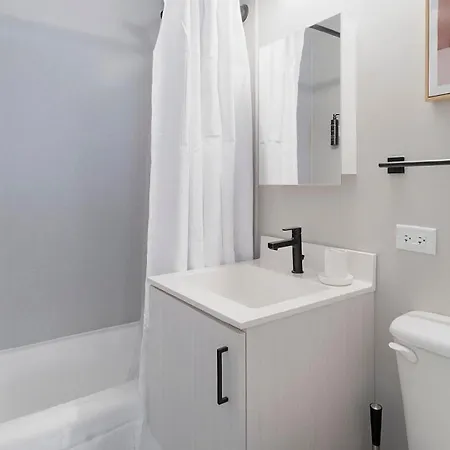 Landing Beautiful 1bd Gym Rooftop Lounge Apartment