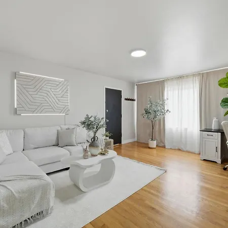 Apartment 3br Near O'hare • Office • Coffee Bar • Sleeps 9 Chicago