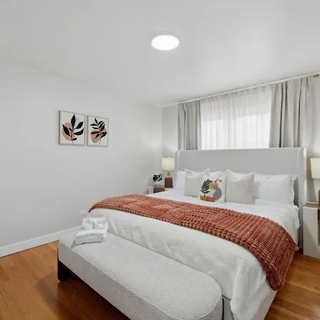 Apartment 3br Near O'hare • Office • Coffee Bar • Sleeps 9 Chicago