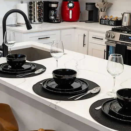 Vibrant West Town Perfect For Families *