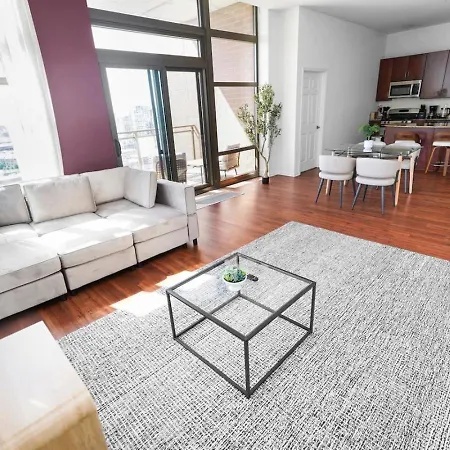 29th Floor 2br With Balcony And Gym Apartment