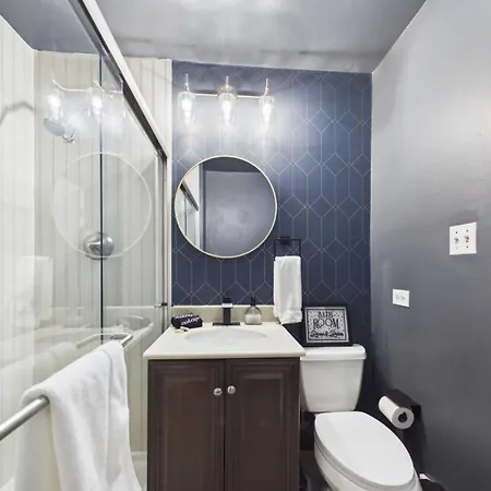 Luxury Wrigley Getaway 2br Parking Apartment *