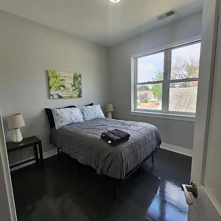 Apartment Spacious Modern Pilsen Retreat Sleeps 8 Near Downtown