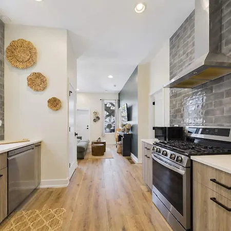 Apartment Modern Zen Retreat Mins From Downtown Chicago