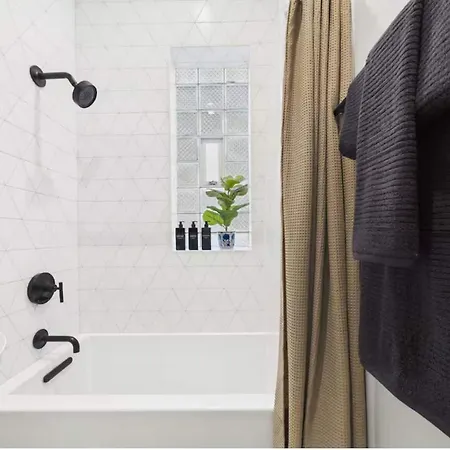 Peaceful Zen Flat 2br Oasis With Free Parking Apartment Chicago