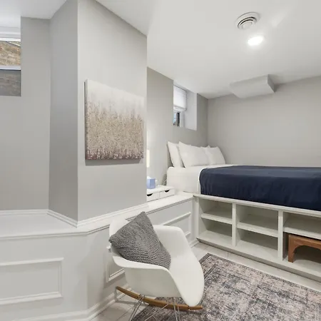 Ukrainian Village 2 Bd 2ba - Steps From Division Apartment