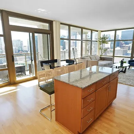 18th Floor 2br Grant Park With Balcony, Gym Apartment
