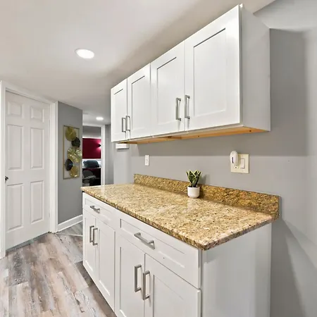 River West Retreat 2 Bedroom Garden Unit Apartment *