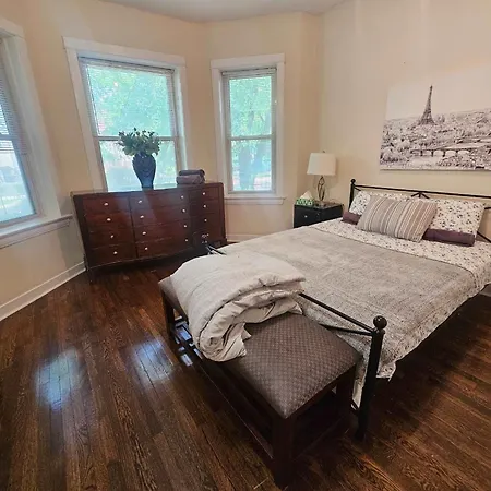2 Bedroom Unit In Uptown Apartment