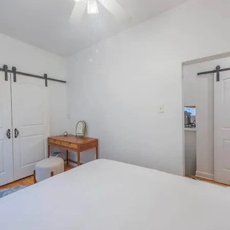 Modern 2br Avondale With Free Parking Near Cta Apartment Chicago